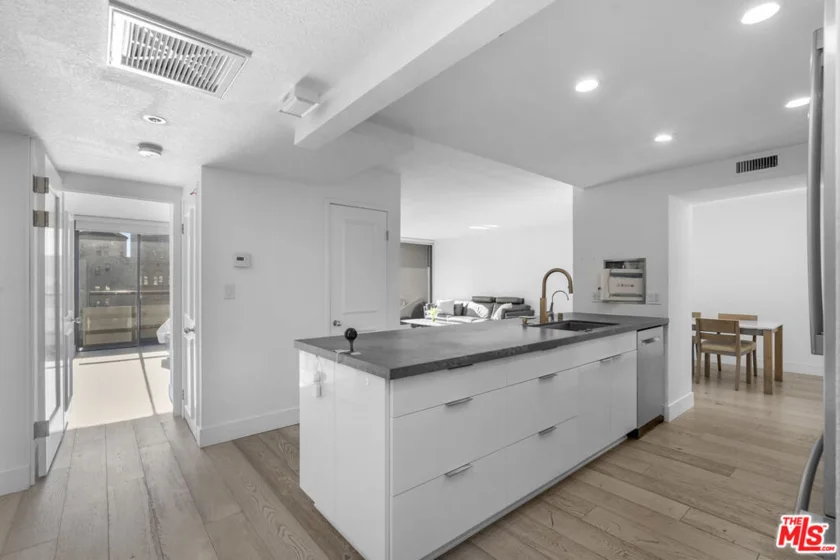 600 W 9th Street #1214 photo 13
