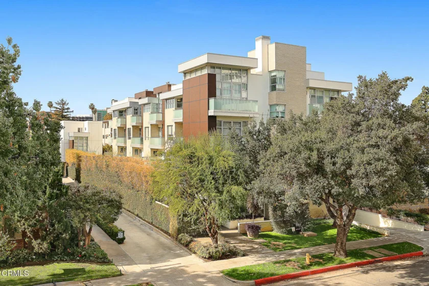 257 S Hudson Avenue #301 photo 1