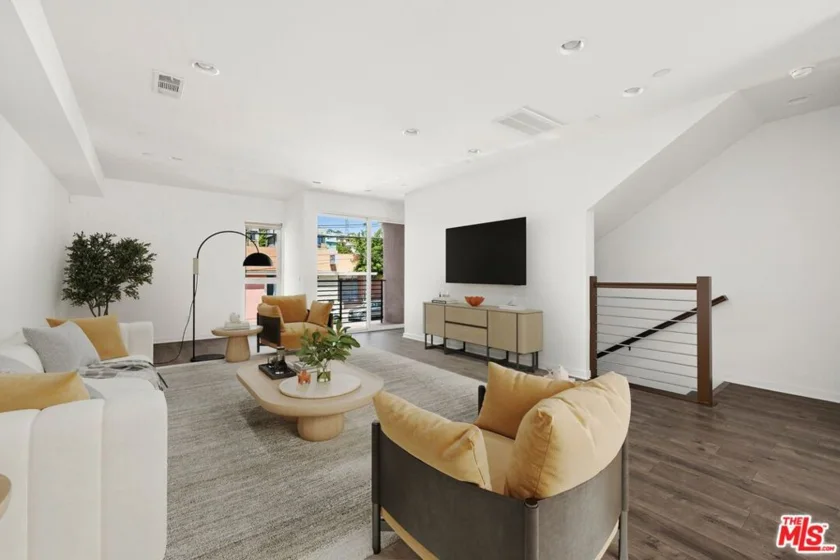 2930 Rowena Avenue #2 photo 8