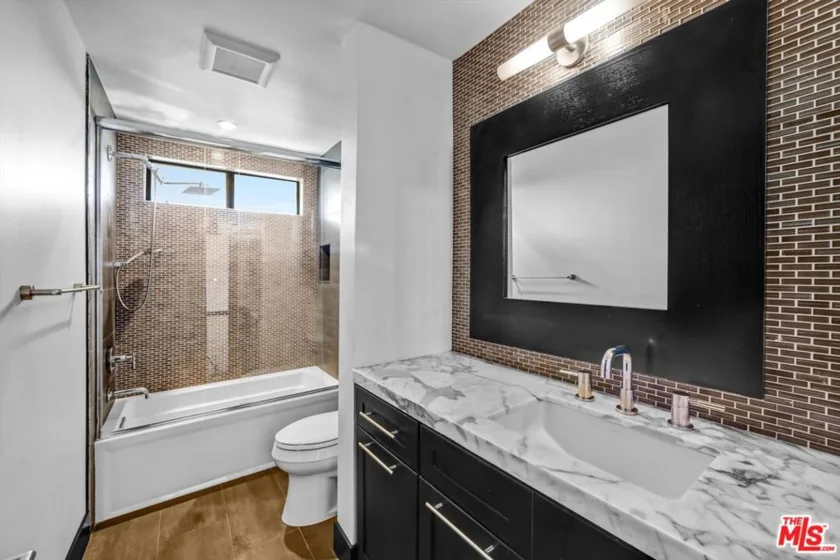 9025 Keith Avenue #302 photo 26