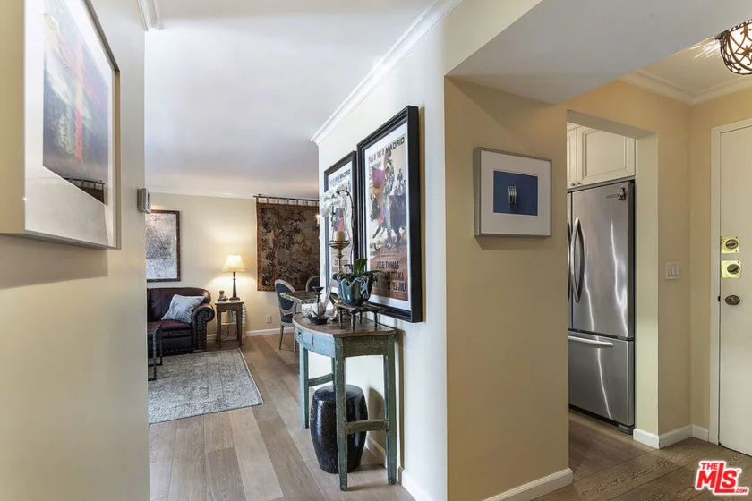 906 N Doheny Drive #510 photo 16