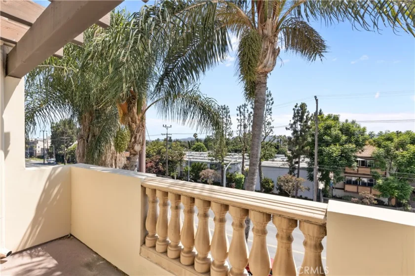 14343 Burbank Boulevard #301 photo 2