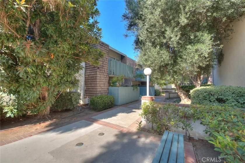 5700 Etiwanda #212 photo 2