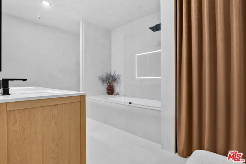 1645 Vine Street #411 photo 39