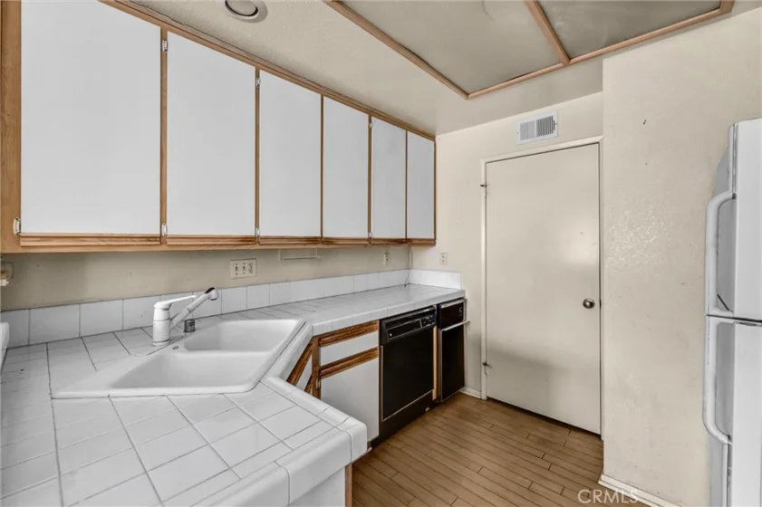 360 Villa Point Drive photo 5