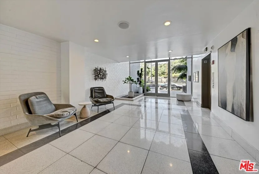 7560 Hollywood Boulevard #106 photo 2