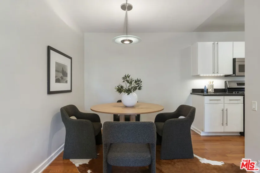 330 S Barrington Avenue #201 photo 4
