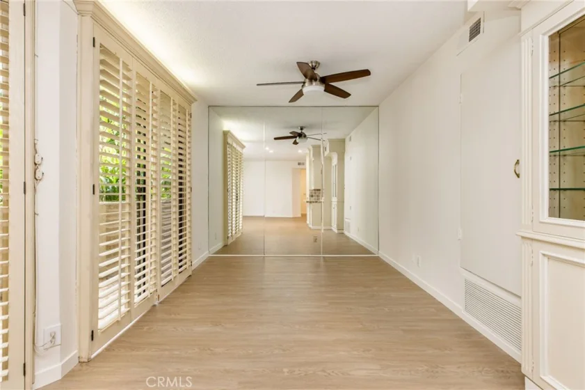 5216 Yarmouth Avenue #105 photo 23