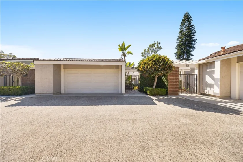 15 Valley View photo 1