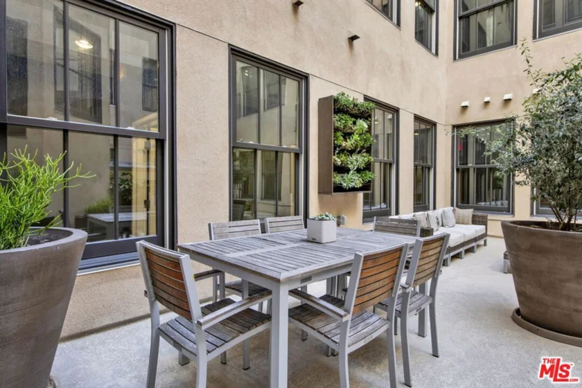 253 S Broadway #403 photo 16