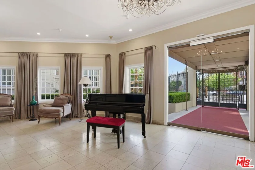 1424 N Crescent Heights Boulevard #49 photo 32