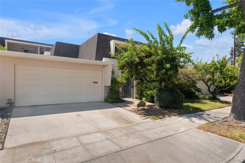 4157 W Sarah Street #19 photo 1