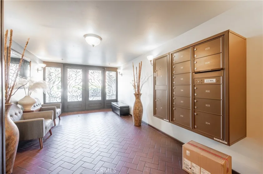 11560 Moorpark Street #204 photo 26
