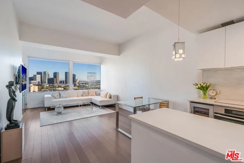 10501 Wilshire Boulevard #1904 photo 1