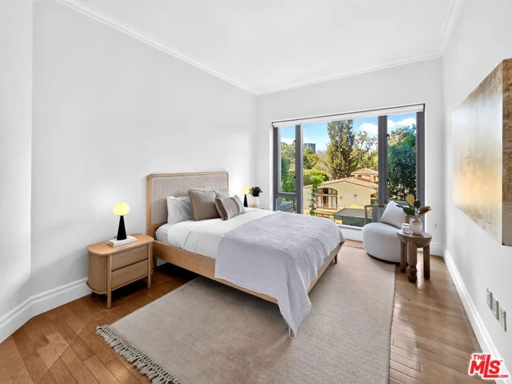 10727 Wilshire Boulevard #404 photo 31