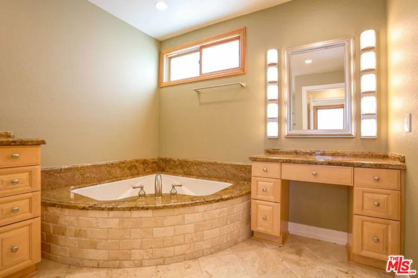17097 Palisades Circle photo 27