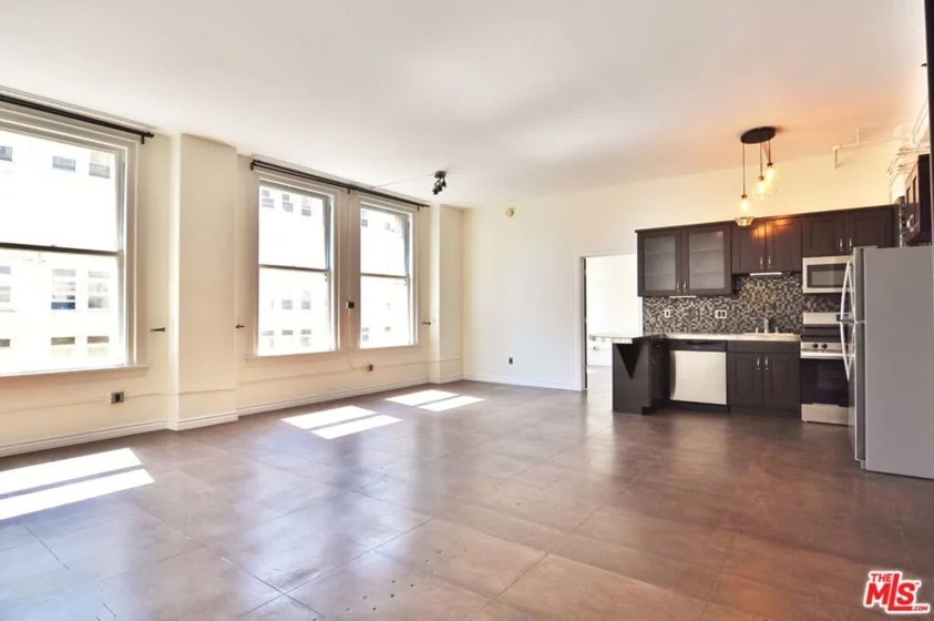 215 W 7th Street #907 photo 30