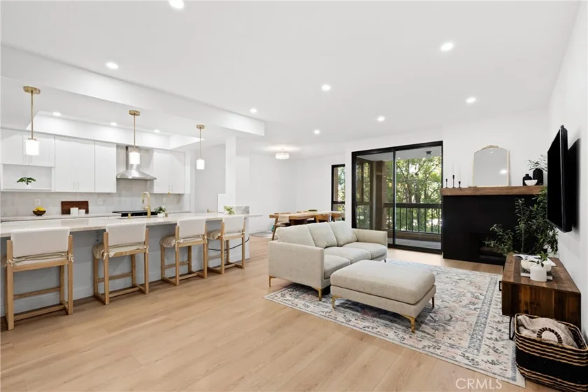4477 Wilshire Boulevard #202 photo 1