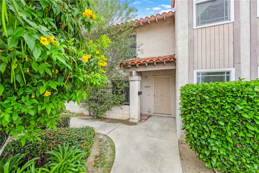 13839 Magnolia Street photo 1