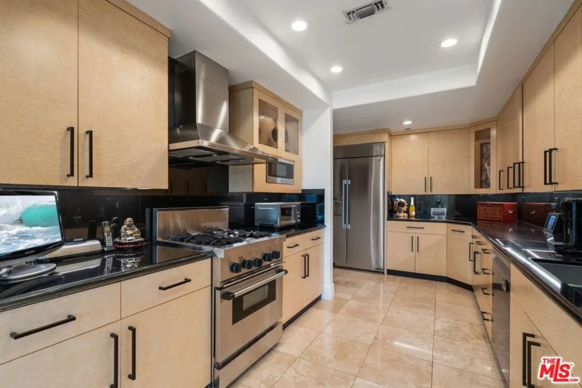 137 S Spalding Drive #401 photo 13