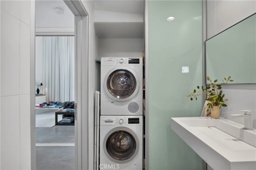 1037 N Laurel Avenue #1 photo 12