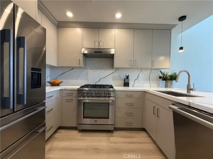 5325 Newcastle Avenue #321 photo 1