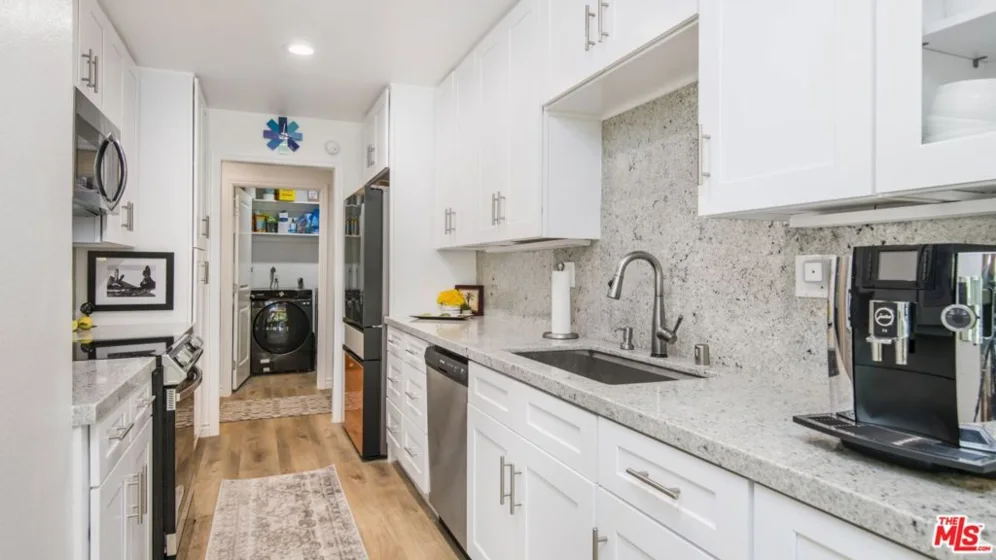 424 N Palm Drive #101 photo 15