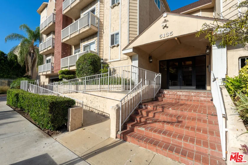 5135 Zelzah Avenue #305 photo 27