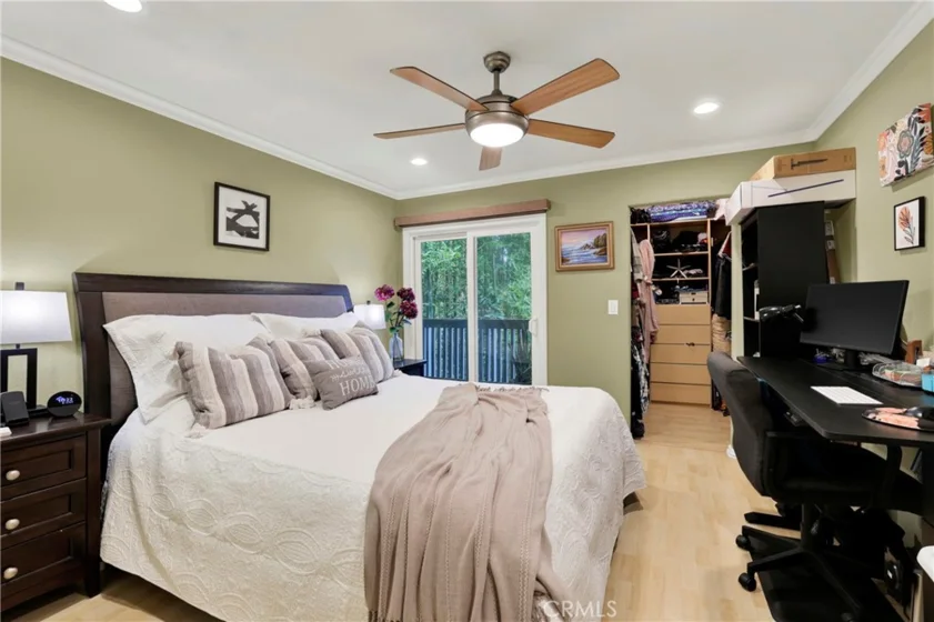 552 N Bellflower #303 photo 15