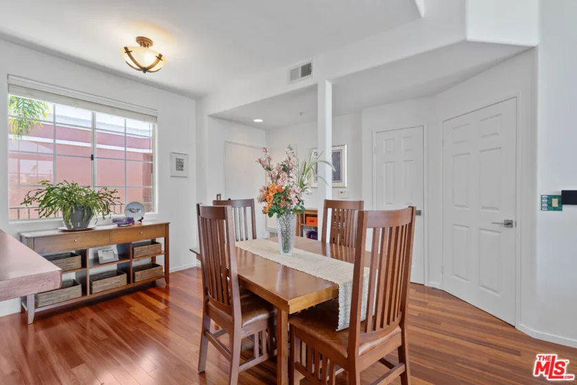 1522 S Saltair Avenue #304 photo 19