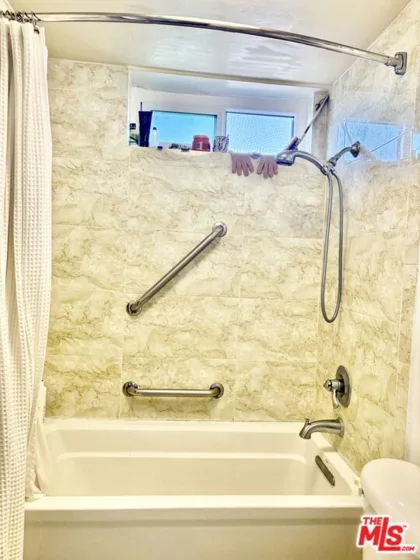 622 S Barrington Avenue #408 photo 5