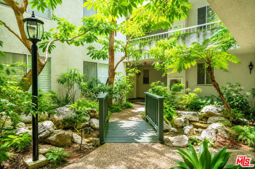1375 Kelton Avenue #104 photo 24