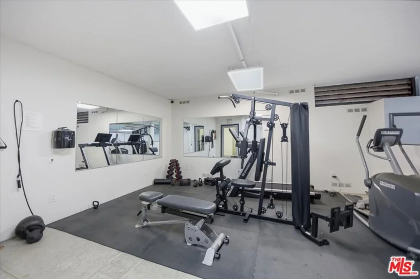 1271 Granville Avenue #402 photo 31