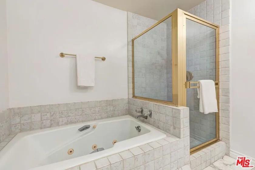5625 Cambridge Way #203 photo 23
