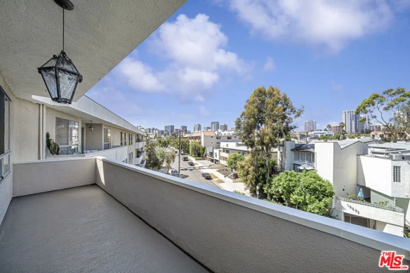 10650 Holman Avenue #308 photo 22