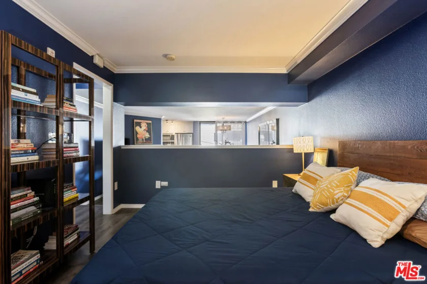 7320 Hawthorn Avenue #215 photo 4
