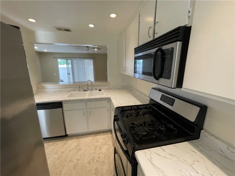 16 Birchwood Lane photo 1