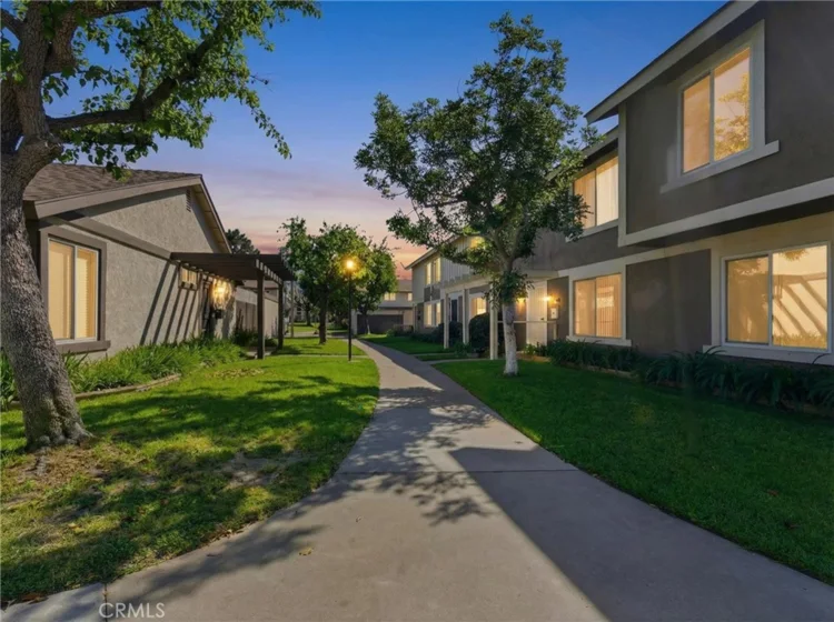 7085 Fulton photo 26