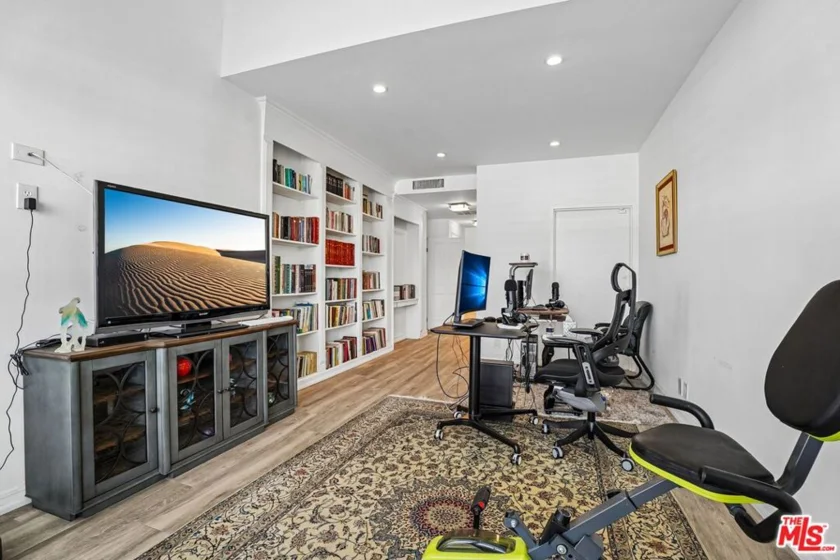 325 N Oakhurst Drive #PH2 photo 24