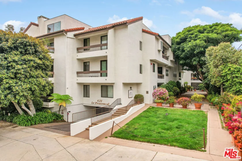 621 S Barrington Avenue #110 photo 1