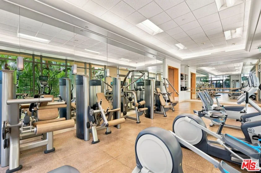 10800 Wilshire Boulevard #403 photo 54