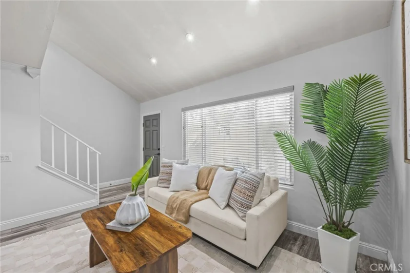 18741 Applewood photo 6