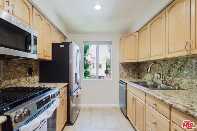 14980 Victory Boulevard #201 photo 8
