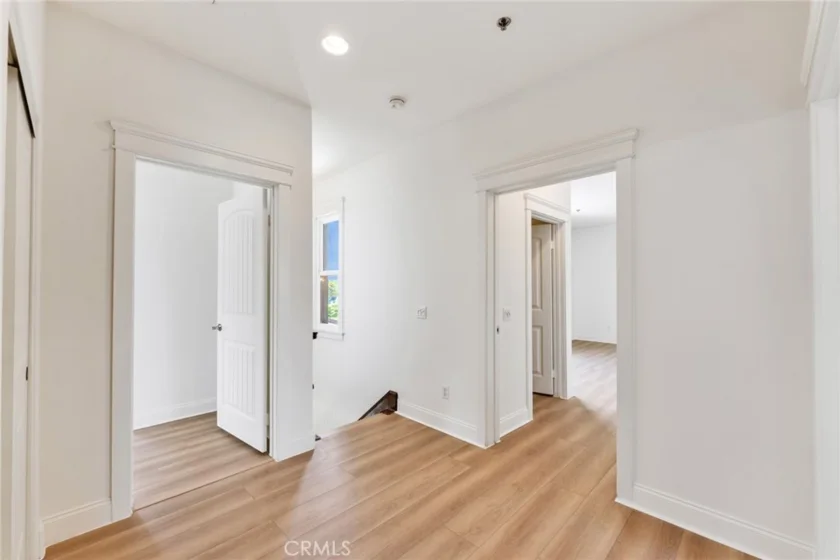 1590 Locust photo 15