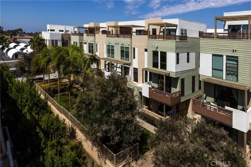 1675 Grand View photo 40