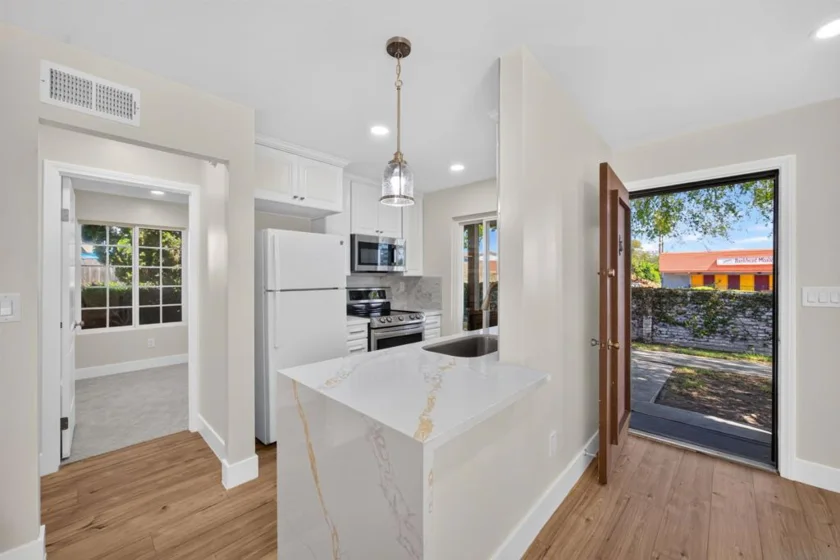 8318 Panorama Ridge Court photo 2