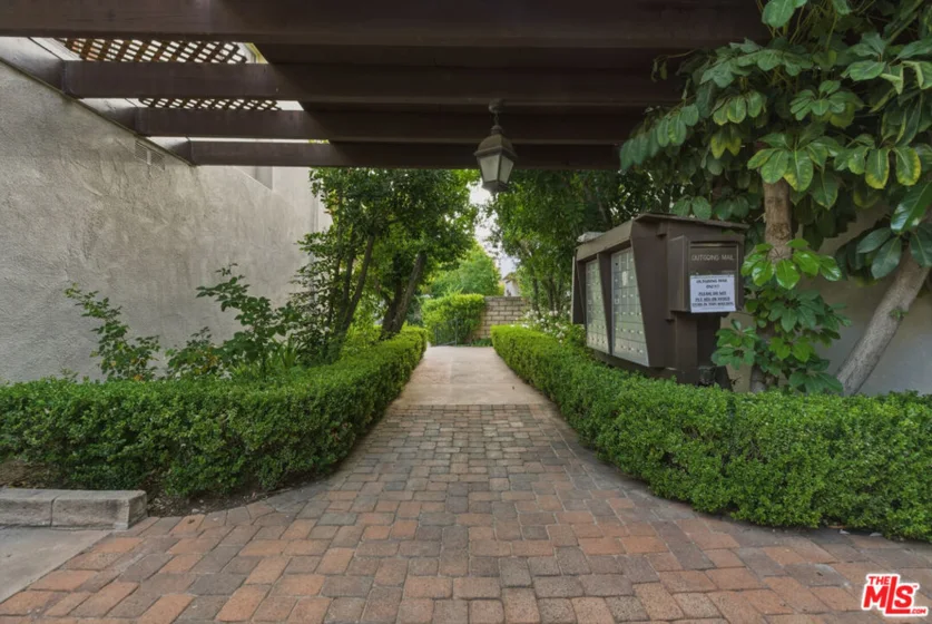 5243 Yarmouth Avenue #31 photo 37