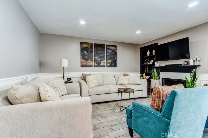 1053 Border Avenue photo 32