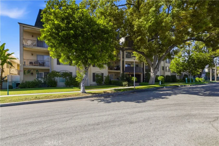 215 N Kenwood Street #303 photo 22