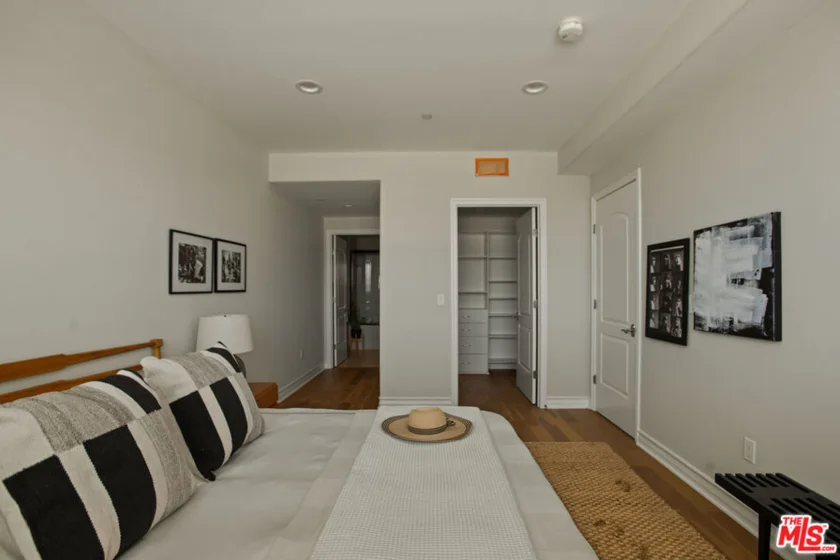 837 N Hudson Avenue #402 photo 6